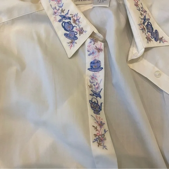 Vintage ivory button down blouse embroidered tea set motif - Picture 6 of 8